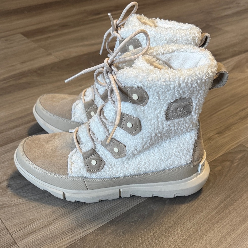Sorel Cream & Tan Lace-Up Sherpa Boots